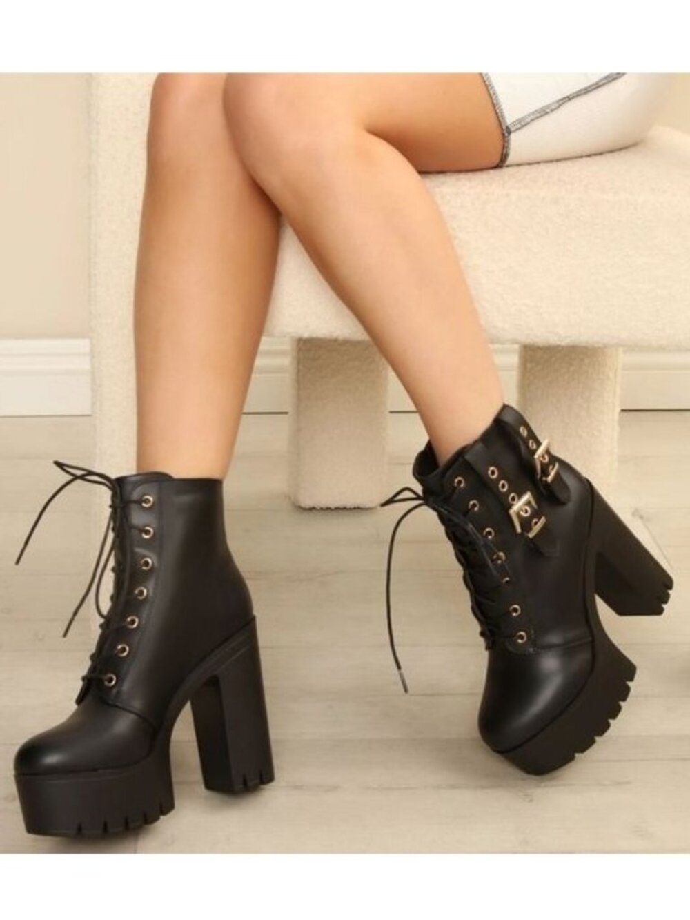 Women's Block Heel Lace Up Botties Black Color